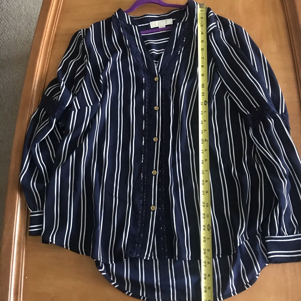 Michael Kors NWOT (fell off) Blue pinstripe Top 1X - Picture 11 of 16